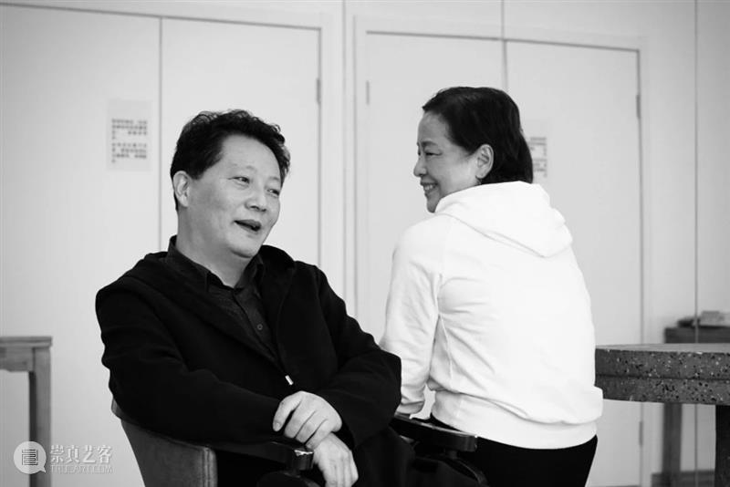 话剧是什么,请来看《家客》。 视频资讯 上海话剧艺术中心 家客 话剧 GUEST 丈夫 故事 戏剧 作品 编剧 喻荣军 灵感 崇真艺客